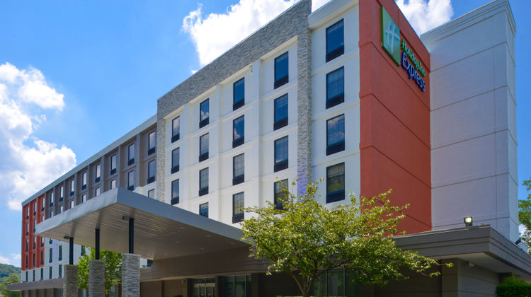 Holiday Inn Express Towson Exterior