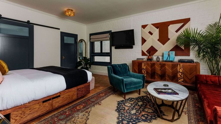 Gold Diggers Hotel Room