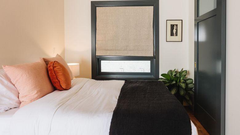 <b>Gold Diggers Hotel Room</b>. Images powered by <a href="https://www.leonardoworldwide.com/" title="Leonardo Worldwide" target="_blank">Leonardo</a>.