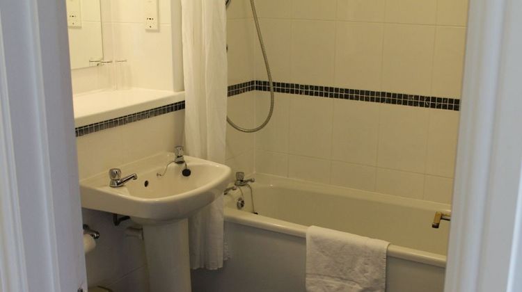 Oak Farm Hotel Room