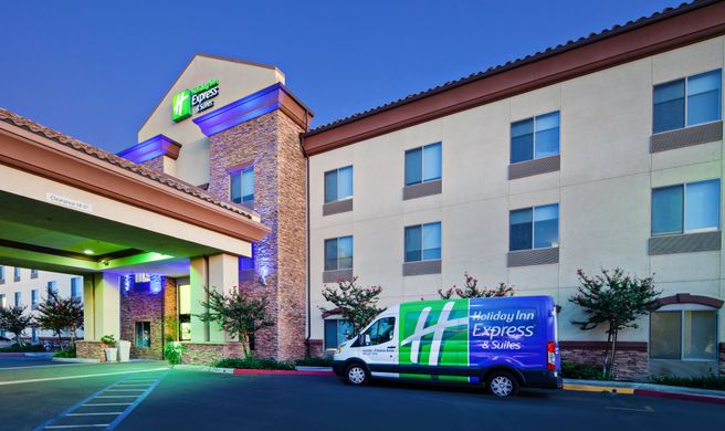 Holiday Inn Express Hotel & Suites Clovi Exterior