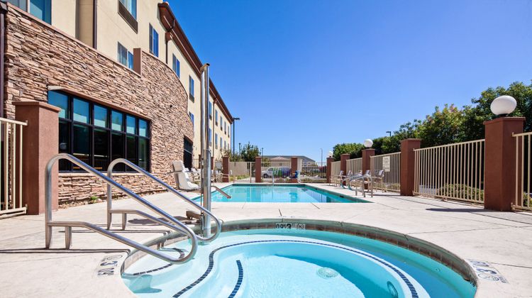 Holiday Inn Express Hotel & Suites Clovi Pool