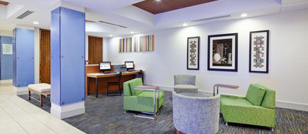 Holiday Inn Express Hotel & Suites Clovi Lobby