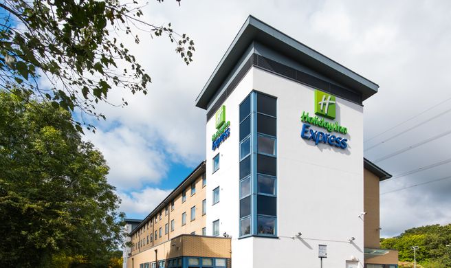 Holiday Inn Express Swindon West Exterior