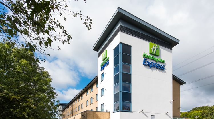 Holiday Inn Express Swindon West Exterior