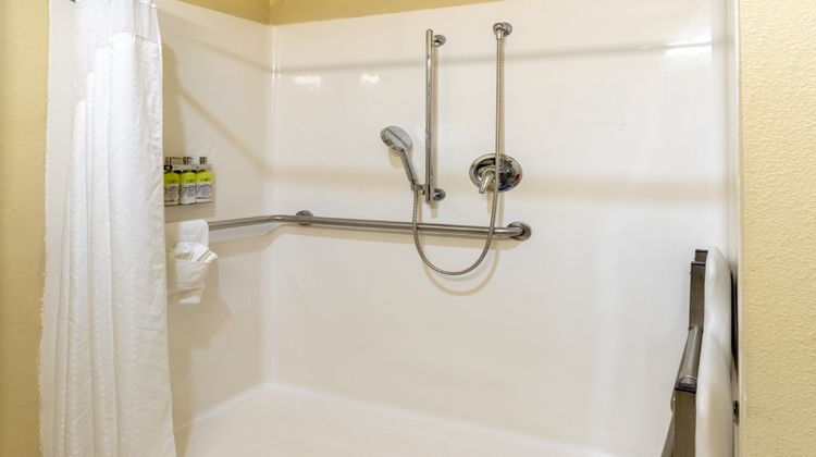 Holiday Inn Express & Stes Houston South Room
