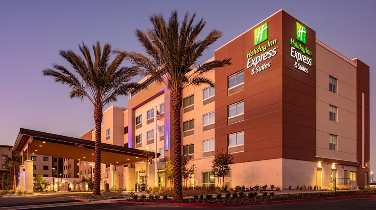 Holiday Inn Express/Suites Moreno Valley Exterior