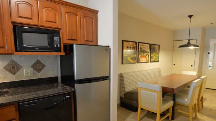 Holiday Inn Lakeville Room