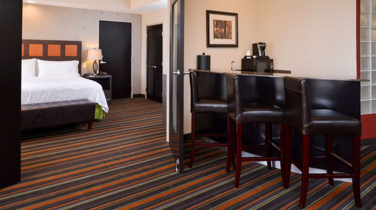 Holiday Inn West Medical Center Suite