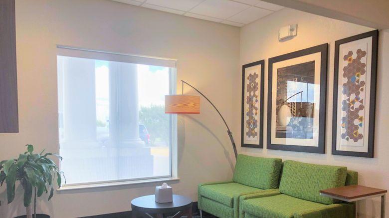 <b>Holiday Inn Express Hotel & Suites Lobby</b>. Images powered by <a href="https://www.leonardoworldwide.com/" title="Leonardo Worldwide" target="_blank">Leonardo</a>.