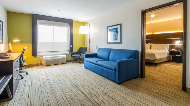 Holiday Inn Express Hotel & Suites Suite