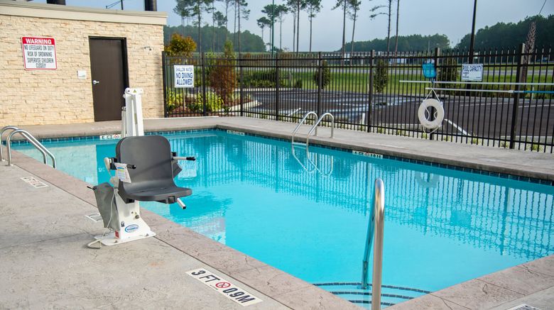 <b>Holiday Inn Hotel & Suites Savannah Arpt Pool</b>. Images powered by <a href="https://www.leonardoworldwide.com/" title="Leonardo Worldwide" target="_blank">Leonardo</a>.