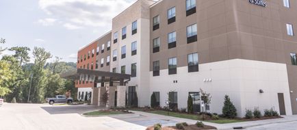 Holiday Inn Express & Suites Birmingham Exterior