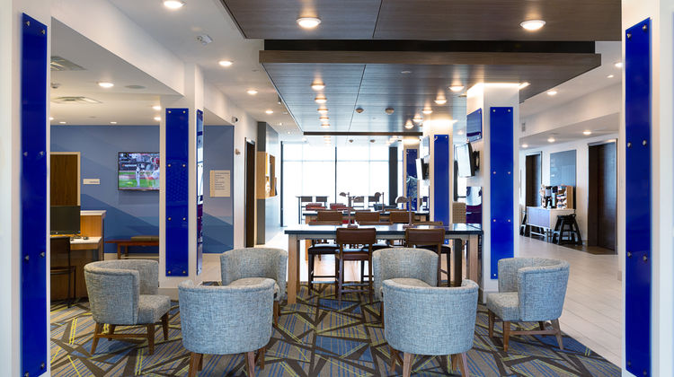 Holiday Inn Express & Suites Wentzville Lobby