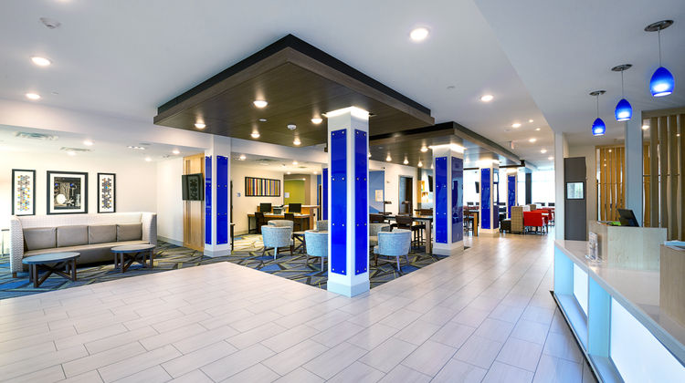 Holiday Inn Express & Suites Wentzville Lobby