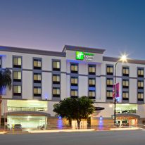 Holiday Inn Express Hotel & Suites