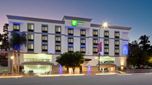 Holiday Inn Express Hotel & Suites