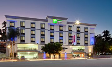 Holiday Inn Express Hotel & Suites
