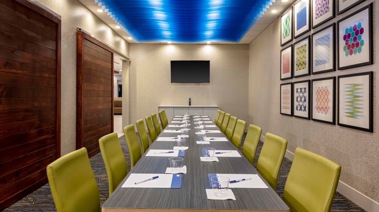 Holiday Inn Express & Suites Madison Meeting