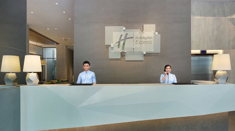 Holiday Inn Express Jakarta Wahid Hasyim Exterior