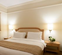 Le Commodore Hotel Room