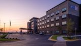 Holiday Inn Express & Suites Olathe West Exterior
