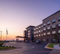 Holiday Inn Express & Suites Olathe West Exterior