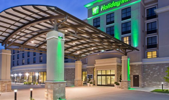 Holiday Inn Kansas City NE Exterior