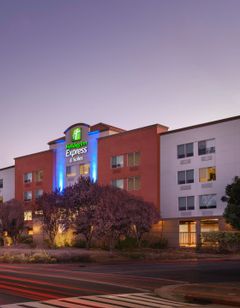 Holiday Inn Express Hotel & Suites