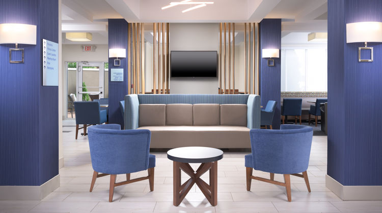 Holiday Inn Express Chattanooga Downtown Lobby