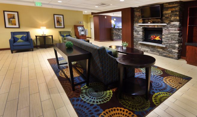 Holiday Inn Express & Sts Milford Lobby