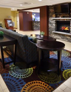 Holiday Inn Express & Sts Milford