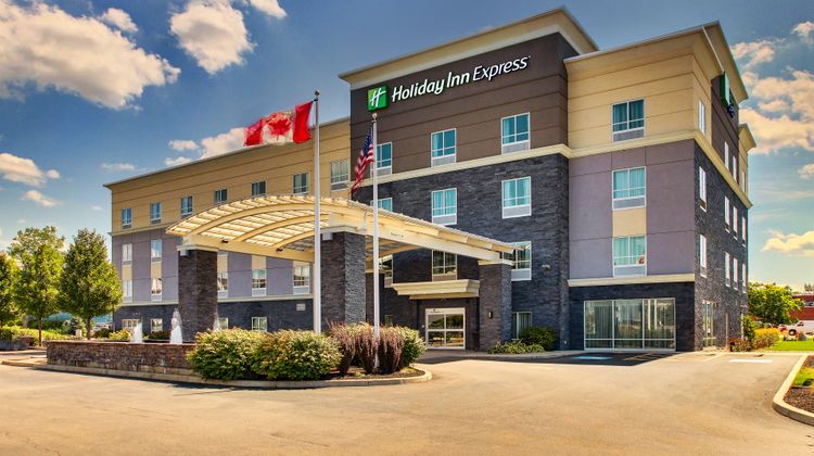 Holiday Inn Express Cheektowaga NE Exterior