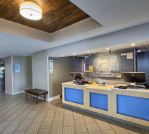 Holiday Inn Express Suites Wakefield Lobby