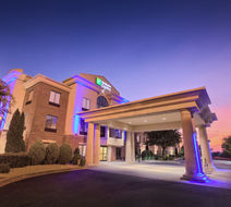 Holiday Inn Express Suites Wakefield Exterior