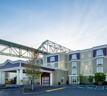 Holiday Inn Express Hotel & Suites Exterior