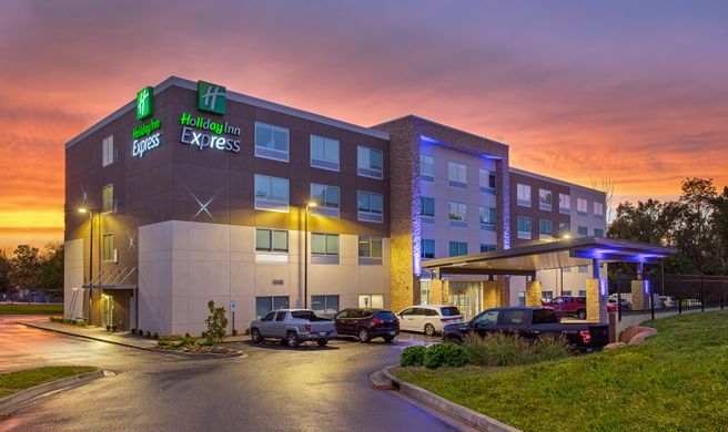 Holiday Inn Express Williamsburg Exterior