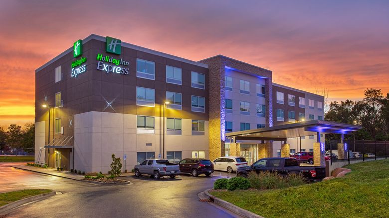 Holiday Inn Express Williamsburg Exterior. Images powered by <a href="https://www.leonardoworldwide.com" target="_blank" rel="noopener">Leonardo</a>.