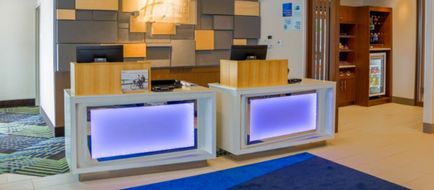 Holiday Inn Express & Stes Detroit North Lobby