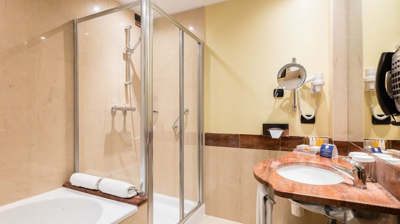 <b>Crowne Plaza Malpensa Airport Hotel Room</b>. Images powered by <a href="https://www.leonardoworldwide.com/" title="Leonardo Worldwide" target="_blank">Leonardo</a>.