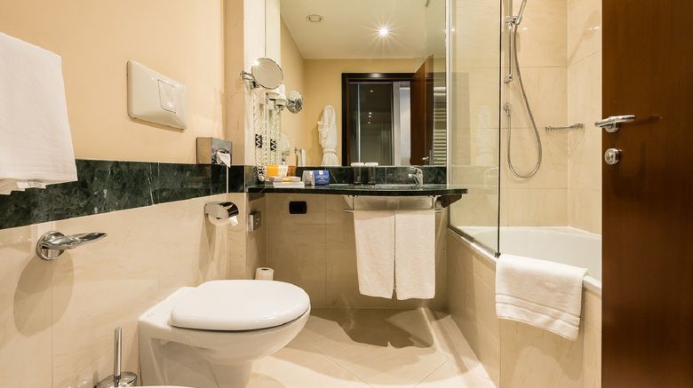 <b>Crowne Plaza Malpensa Airport Hotel Room</b>. Images powered by <a href="https://www.leonardoworldwide.com/" title="Leonardo Worldwide" target="_blank">Leonardo</a>.