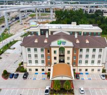 Holiday Inn Express & Stes Houston South Exterior