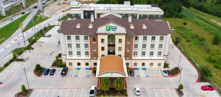 Holiday Inn Express & Stes Houston South Exterior