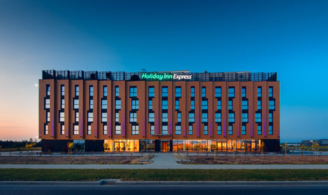 Holiday Inn Express Rzeszow Airport Exterior
