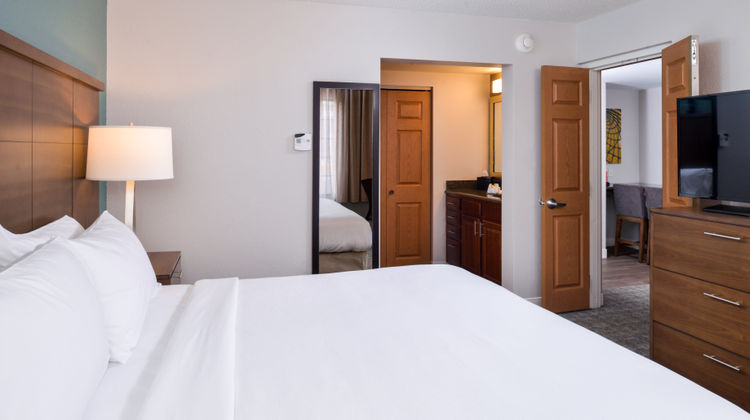 Staybridge Suites Downtown-Conv Center Room