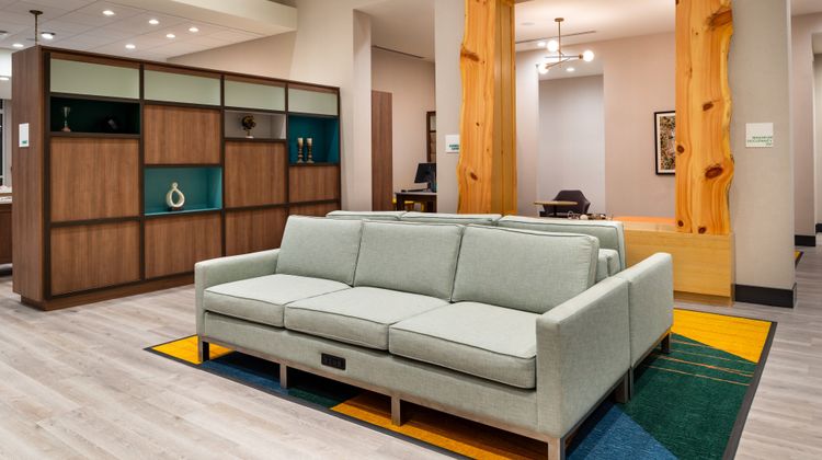 Holiday Inn & Suites Intl Drive S Lobby