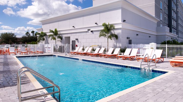 Holiday Inn & Suites Intl Drive S Pool