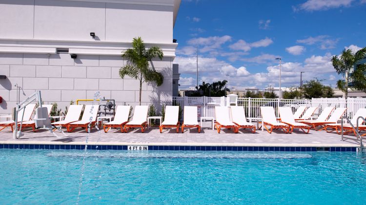 Holiday Inn & Suites Intl Drive S Pool