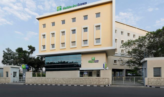 Holiday Inn Express Pune Pimpri Exterior