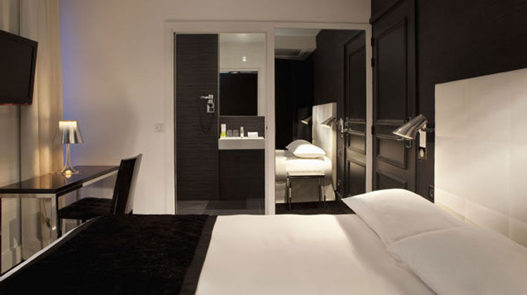 Hotel First Paris Eiffel Room